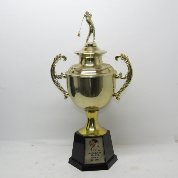 Taça troféu de golf em metal base datada de 1994