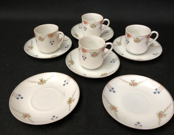 Quatro xícaras para café em porcelana japonesa policrom