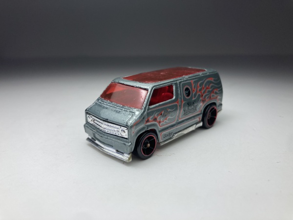 Custom Dodge Van Cinza Pintura Ruim Hot Wheels Esca