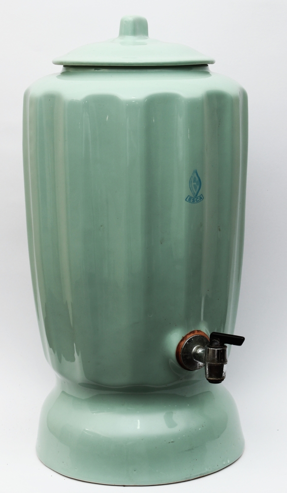 Antigo filtro para água em porcelana