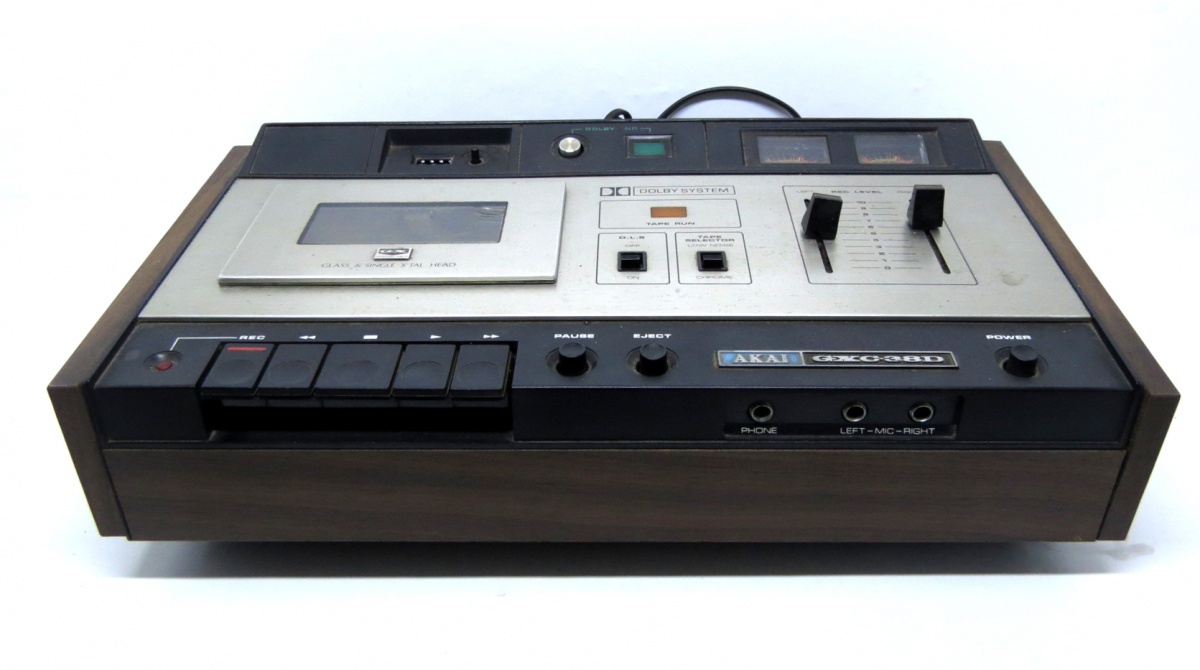 Tape Deck Akai Gxc - 38d - Luzes acendem, caixa em made