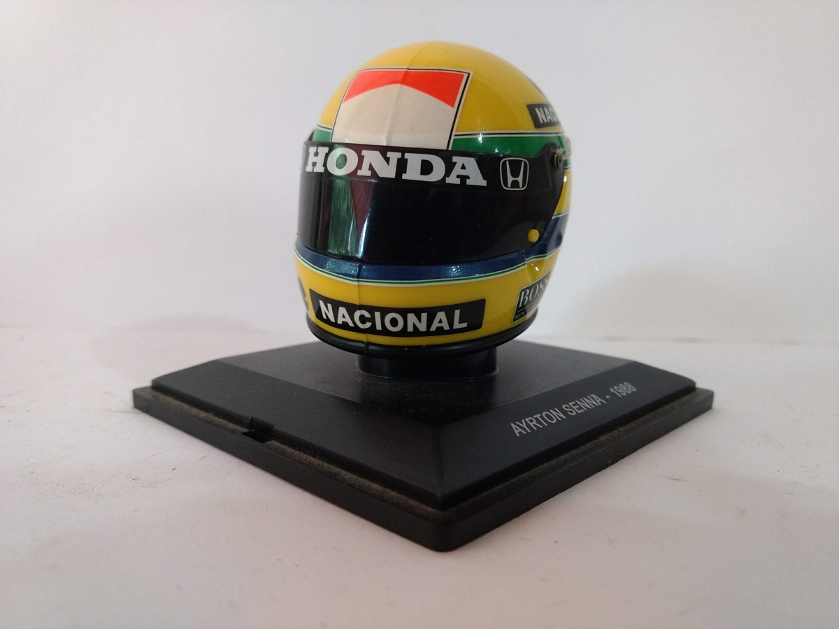 Mini capacete Ayrton Senna 1988 1/5 Fórmula 1. Brinde d