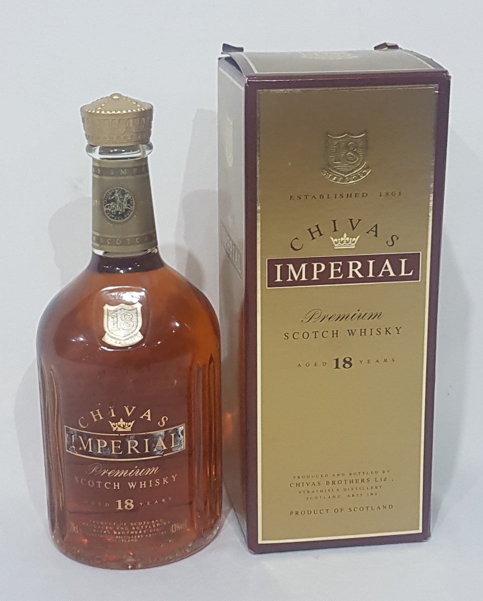 Whisky escocês 18 anos da marca Chivas Imperial. 700 ml