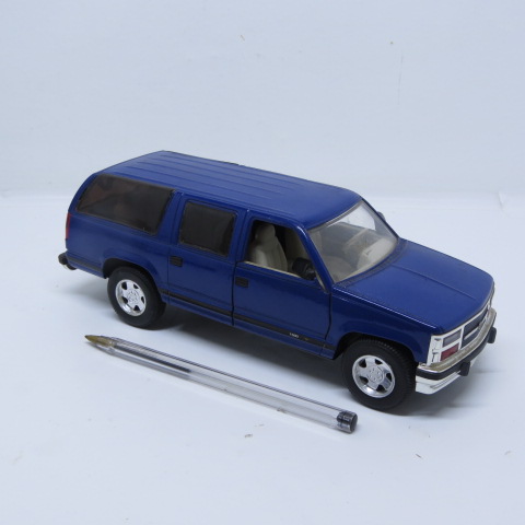 ミニカー 1993 chevrolet suburban 1/24 Miniatura Chevrolet Suburban 1993 Escala 1/24 - Cor azu