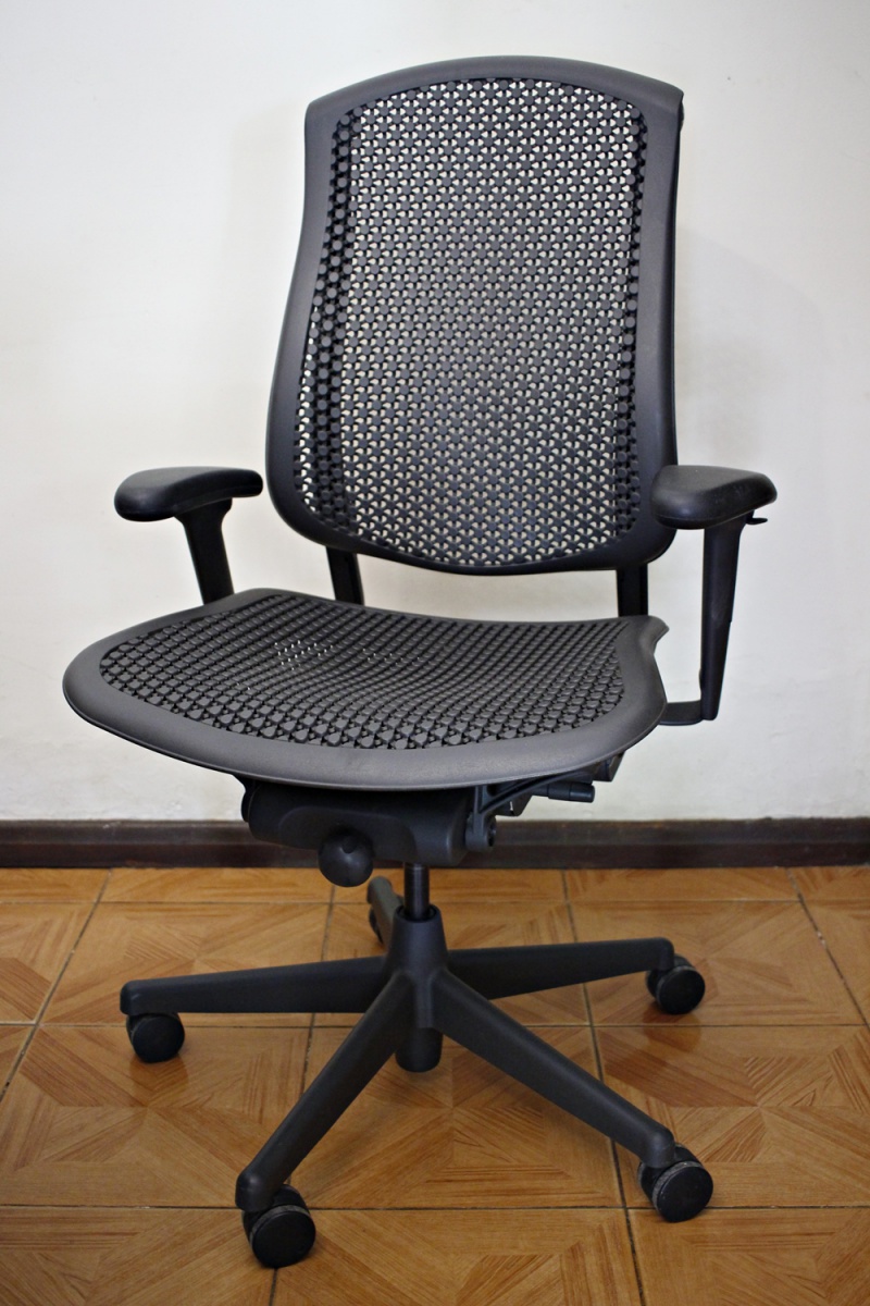 CADEIRA HERMAN MILLER, modelo Celle, muito pouco uso, em ótimo es