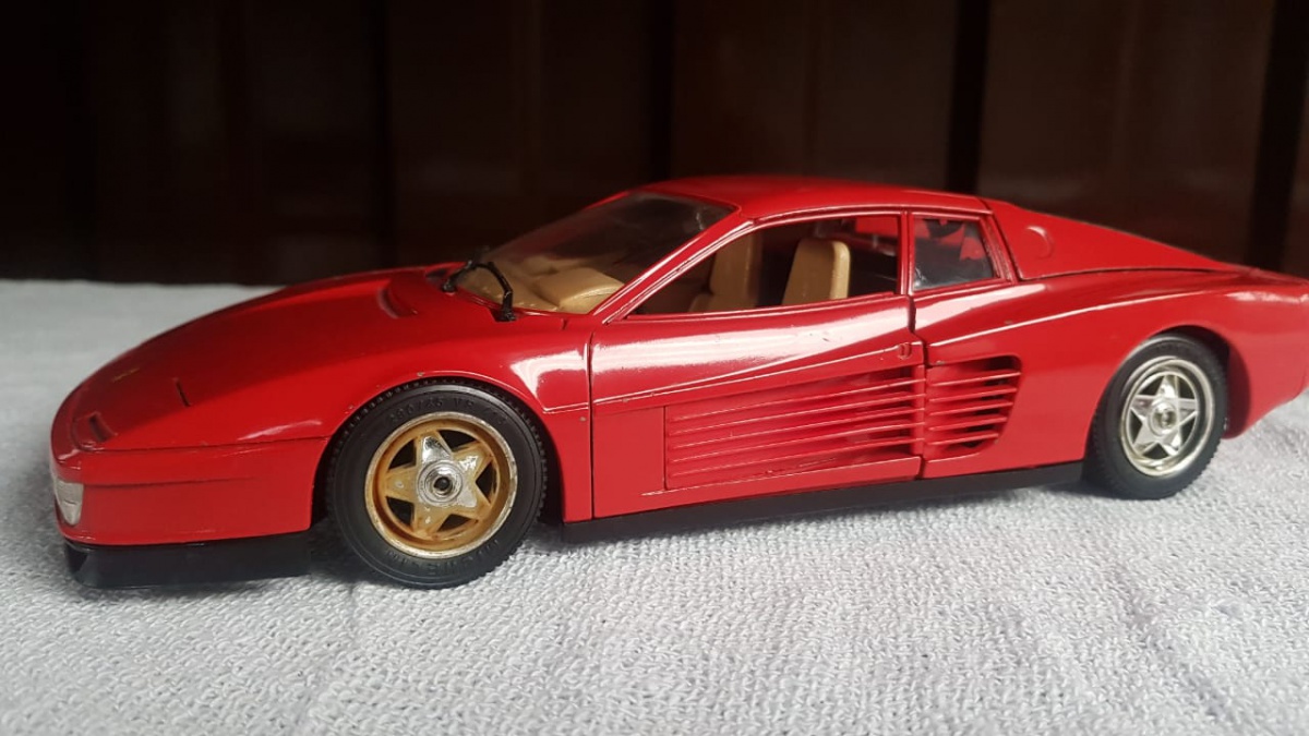 Miniatura Ferrari Testarossa 1984 - Burago 1:18, peca d