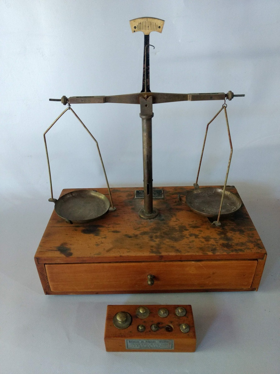 Balança Antiga De Farmacia - RETOEDU