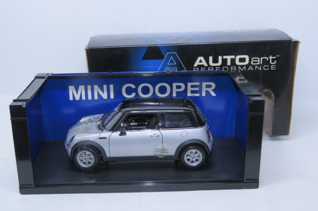 AUTOart MINI クーパー 1:18 Miniatura Mini Cooper AutoArt cor prata escala 1/18 - P