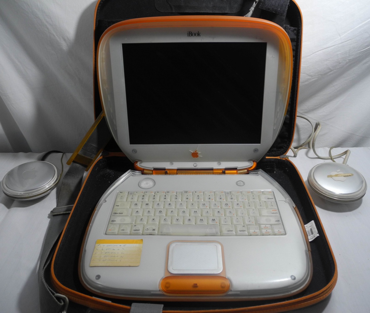 Apple Ibook M2453, LapTop Tangerina - Fabricado em 1999