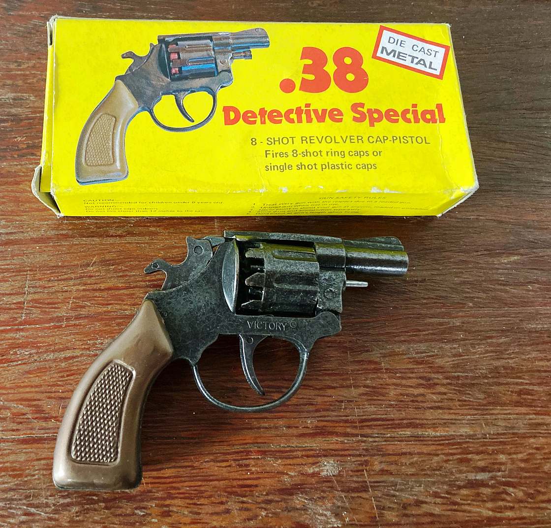 REVÓLVER DE BRINQUEDO .38 DETECTIVE SPECIAL - NA CAIXA