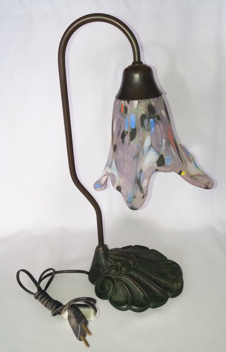 Luminária em ferro fundido para 1 luz, base em forma de