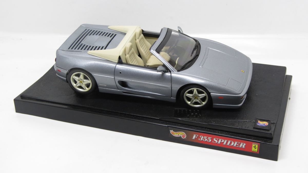 Miniatura Ferrari F355 Spider 1993 - 1/18 - HotWheels -