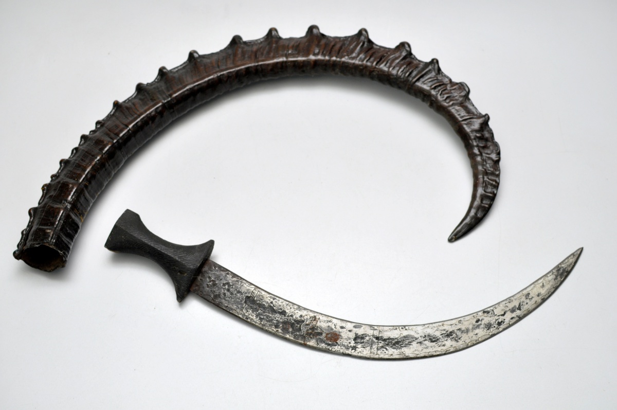 Antiga e exótica cimitarra turca. Lâmina em ferro. Bain