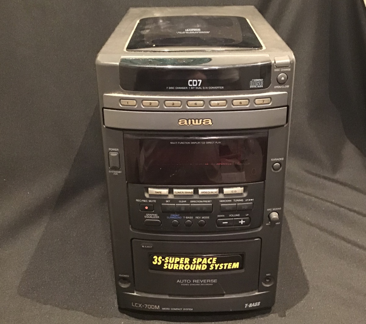 Aiwa - 1 (um) Antigo rádio modelo lcx - 700m ; 1946 a 1