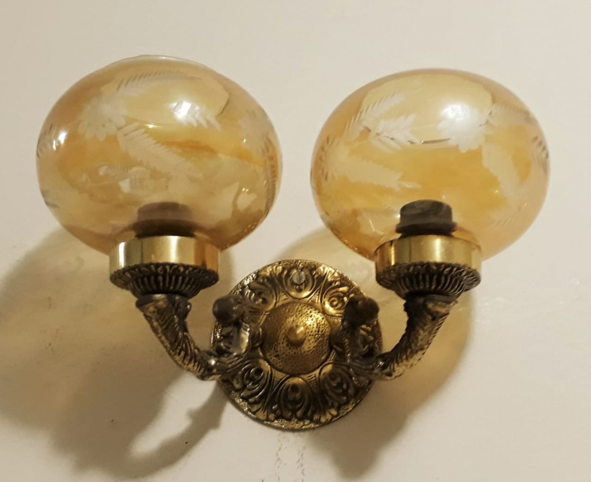 Antiga luminária de parede em bronze com mangas em cris