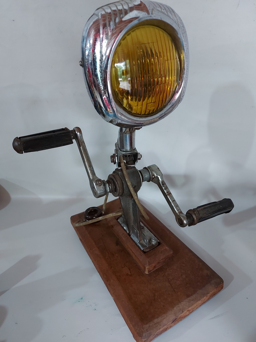 Antiga luminaria artesanal feita com peças antigas não