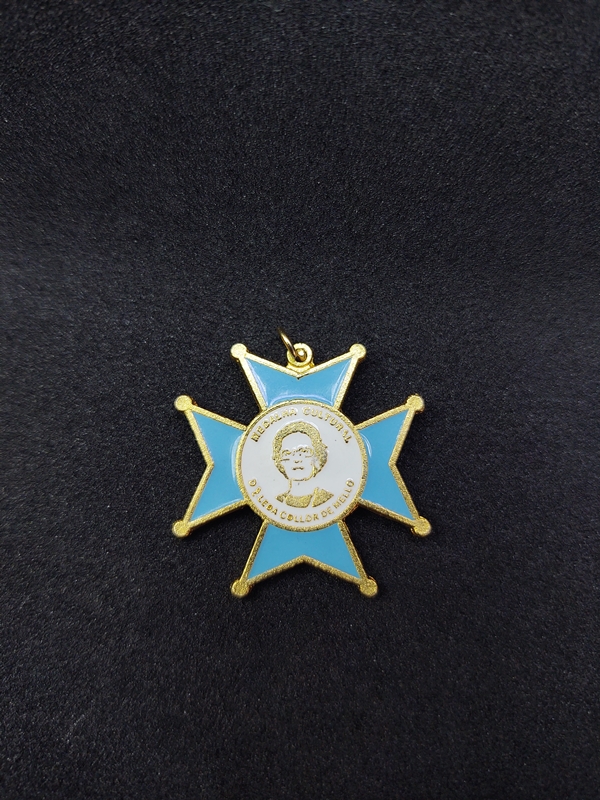 Medalha Cultural Leda Collor de Mello, medindo 3x3 cm