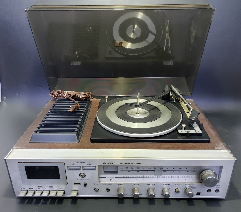 Sharp SG-220 Stereo Music Center com vitrola, no estado
