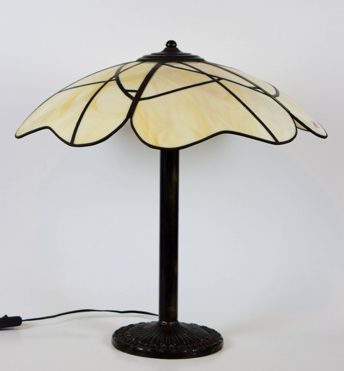 Luminária estilo Art Nouveau ao gosto TIFFANY com base