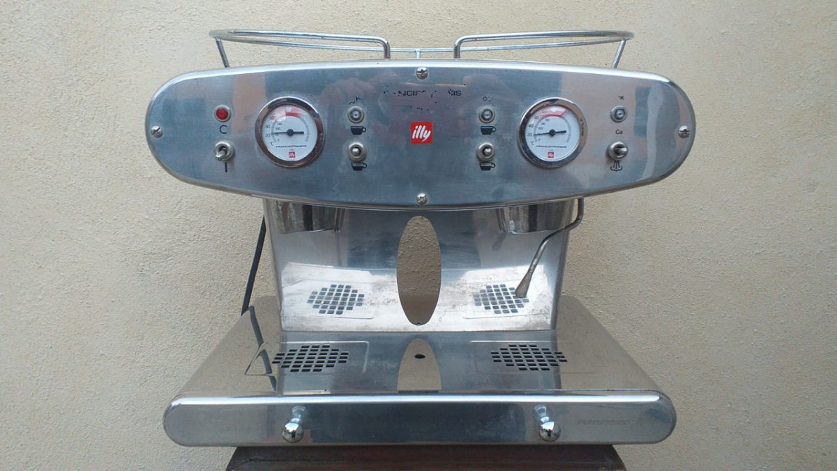 Illy X2.1 230v Pro Steam Espresso Machine, maquina de c