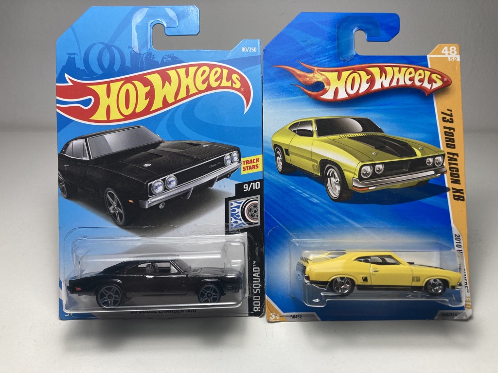 73 Ford Falcon XB Amarelo e 69 Dodge Charger 500 Preto