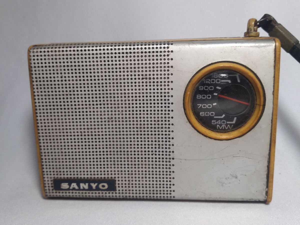 Antigo Rádio Portátil da Sanyo - Made In Japan com Dial