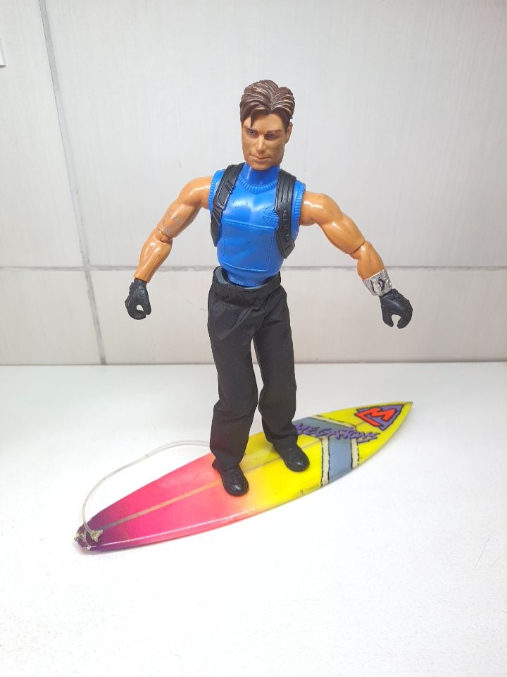 BONECO MAX STEEL MATTEL SURFISTA, 30 CM DE ALTURA, ACOMPANHA PRAN