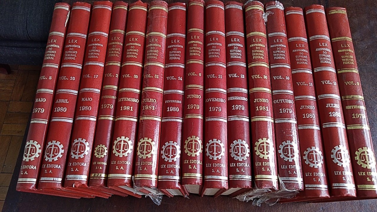 LOTE 15 LIVROS DIREITO LEX CAPA DURA VERMELHOS ÓTIMO ES