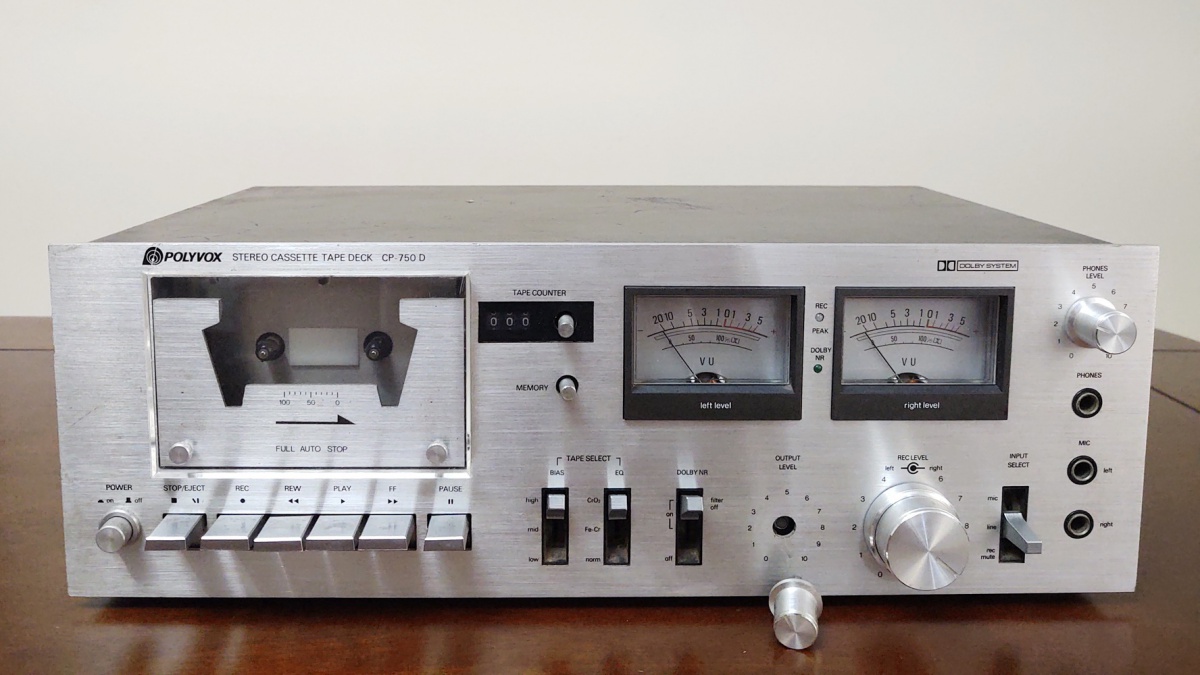 Tape Deck Polyvox CP 750D vendido no estado está liga