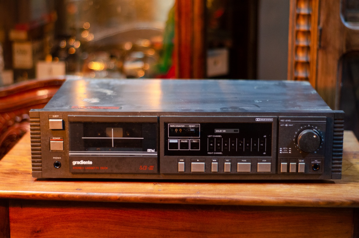 Tape Deck Gradiente SD II Ligando, luzes do painel ac