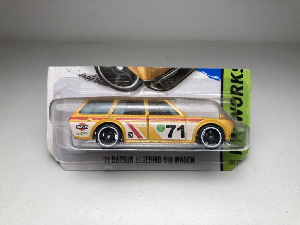 1971 Datsun Bluebird 510 Wagon Amarelo Hot Wheels Minia