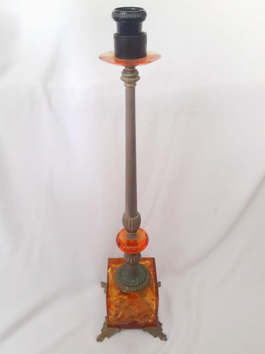 Antiga luminária dos anos 70 de metal e resina na cor A