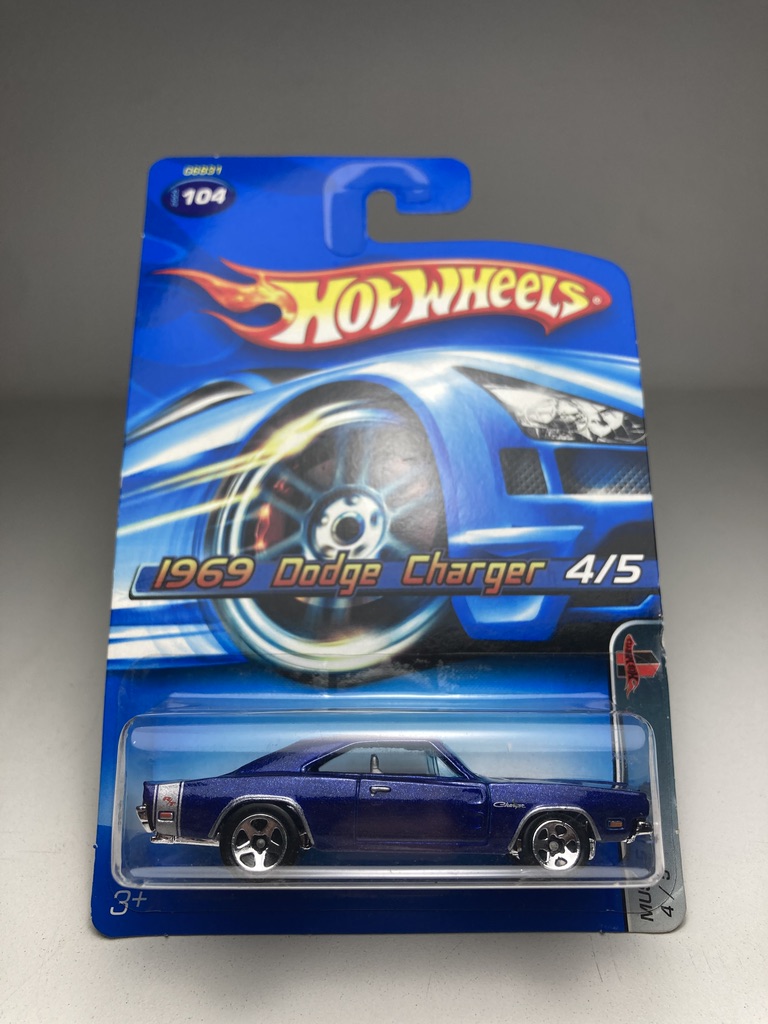 1969 Dodge Charger Azul Hot Wheels Miniatura na escala