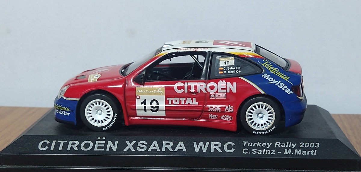 Citroën Xsara WRC ミニカー 限定版 Citroën ZX Kit Car 1997 Rally Catalunya 1:18 OttOmobile - 20 anos