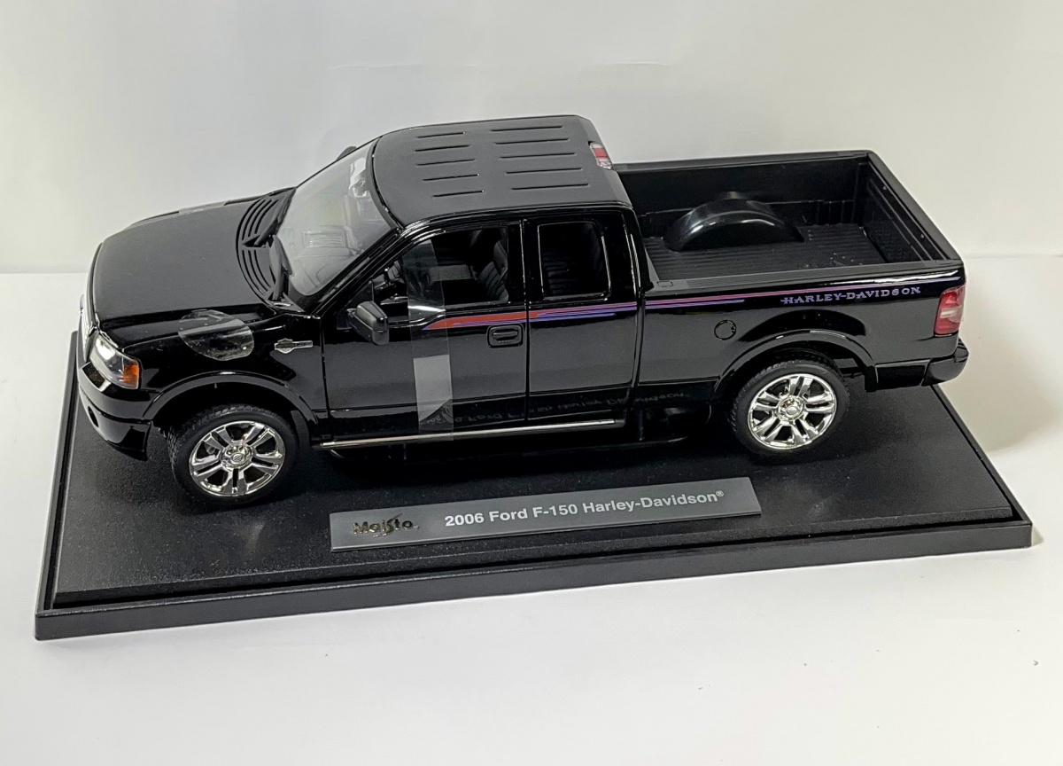 Harley-Davidson F-150 トラック 1:18スケール 15134522.jpg
