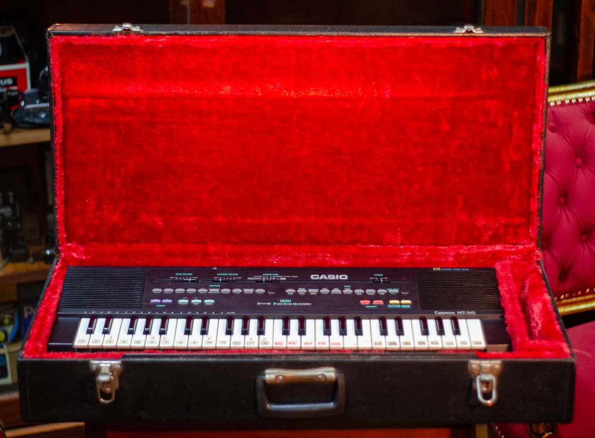 Teclado Casio Casionette MT-240 - Esteticamente muito b