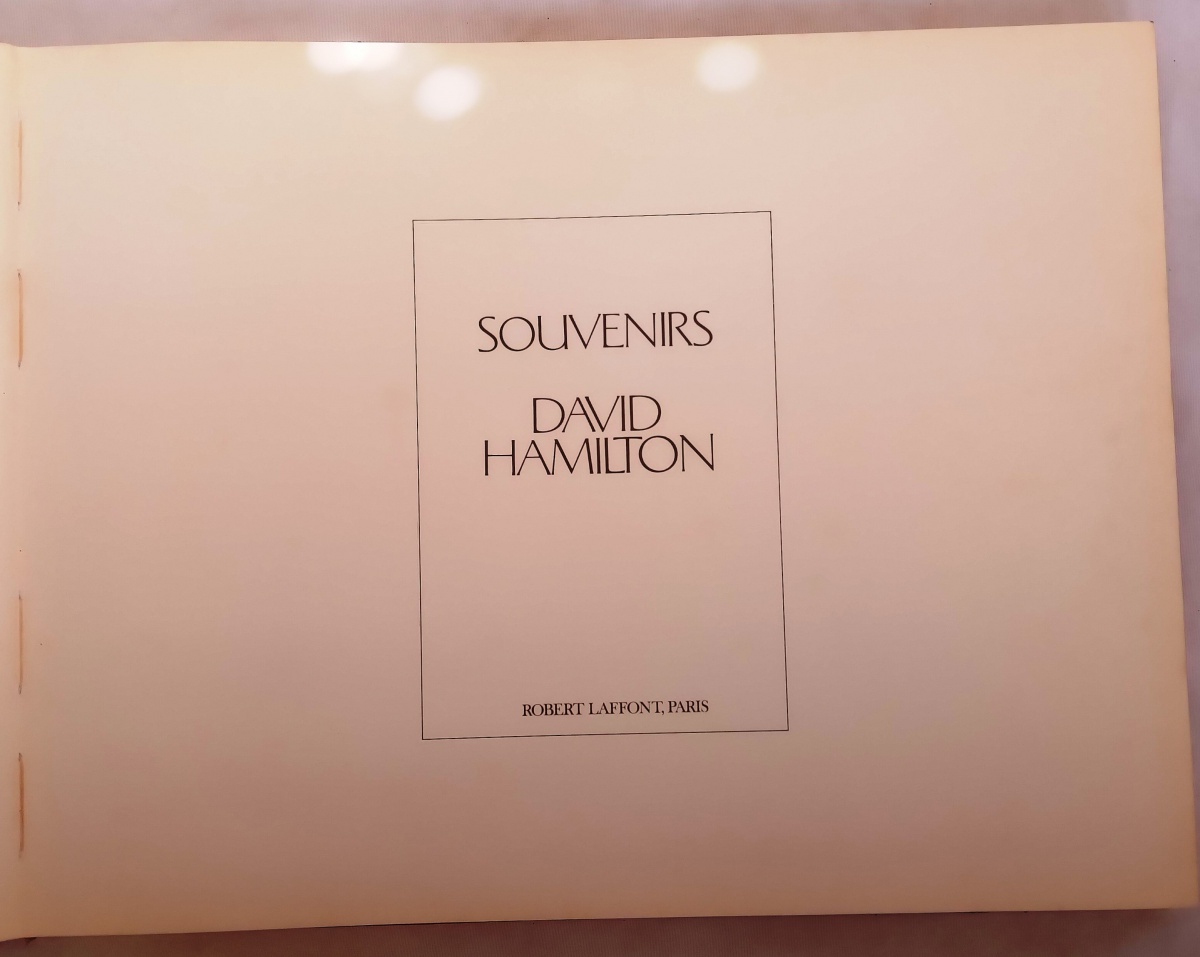 Livro `Souvenirs`, por David Hamilton, Paris, 1978, com