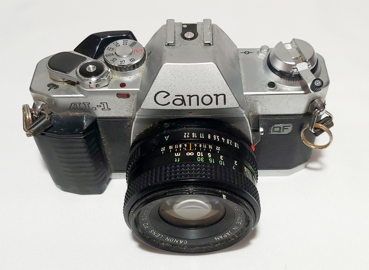 CANON - ANTIGA CÂMERA FOTOGRÁFICA JAPONESA DE 35 MM, MO