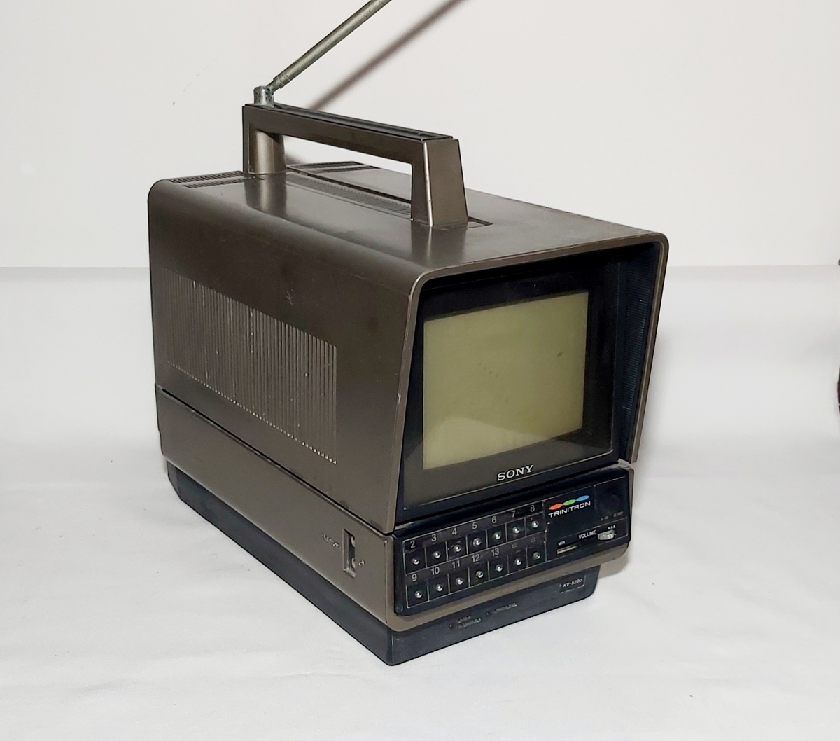 ANOS 70/80 - SONY - TV PORTÁTIL JAPONESA, TRINITRON COL