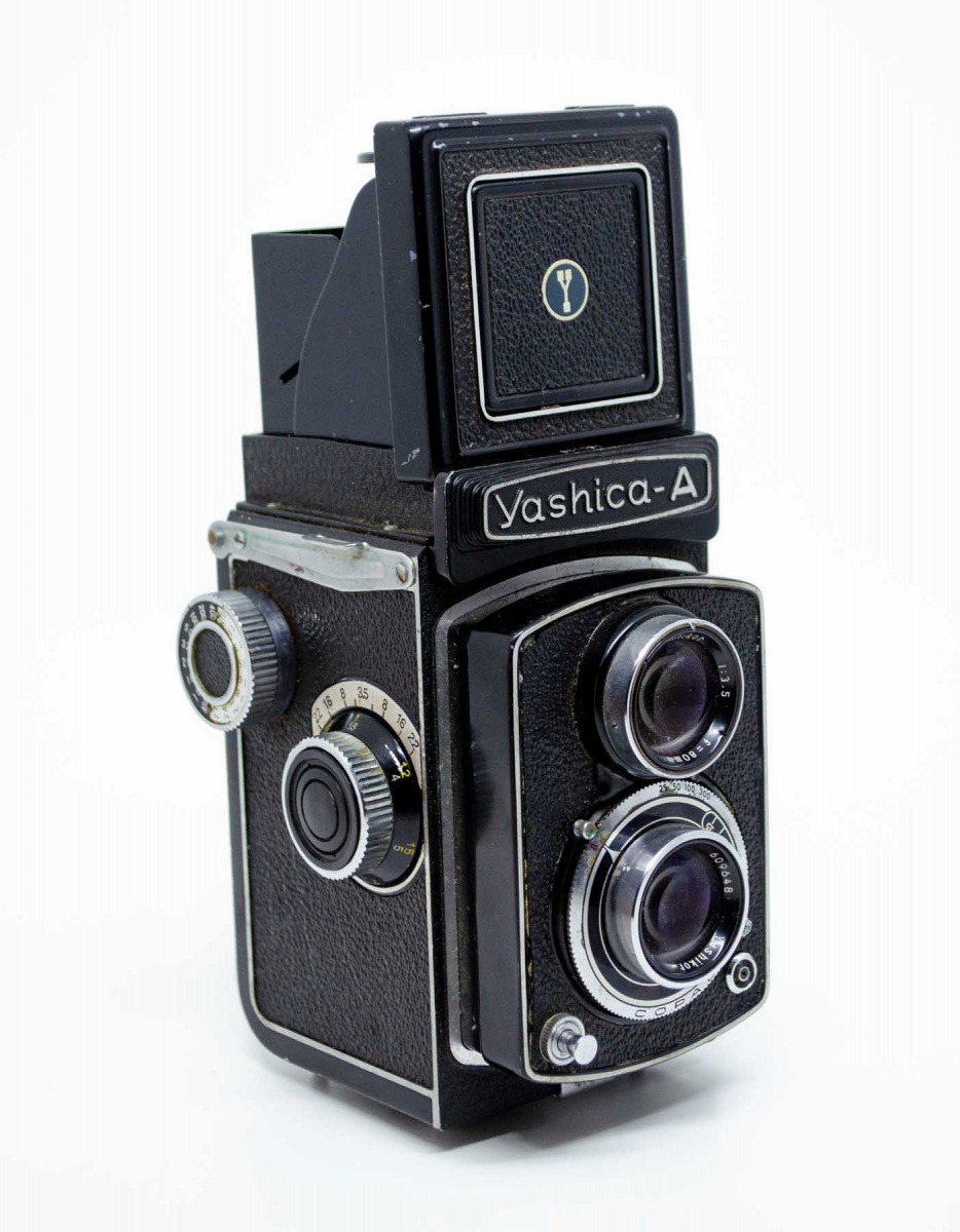 Câmera fotográfica Yashica-A com lentes f=80mm 1:3.5 -