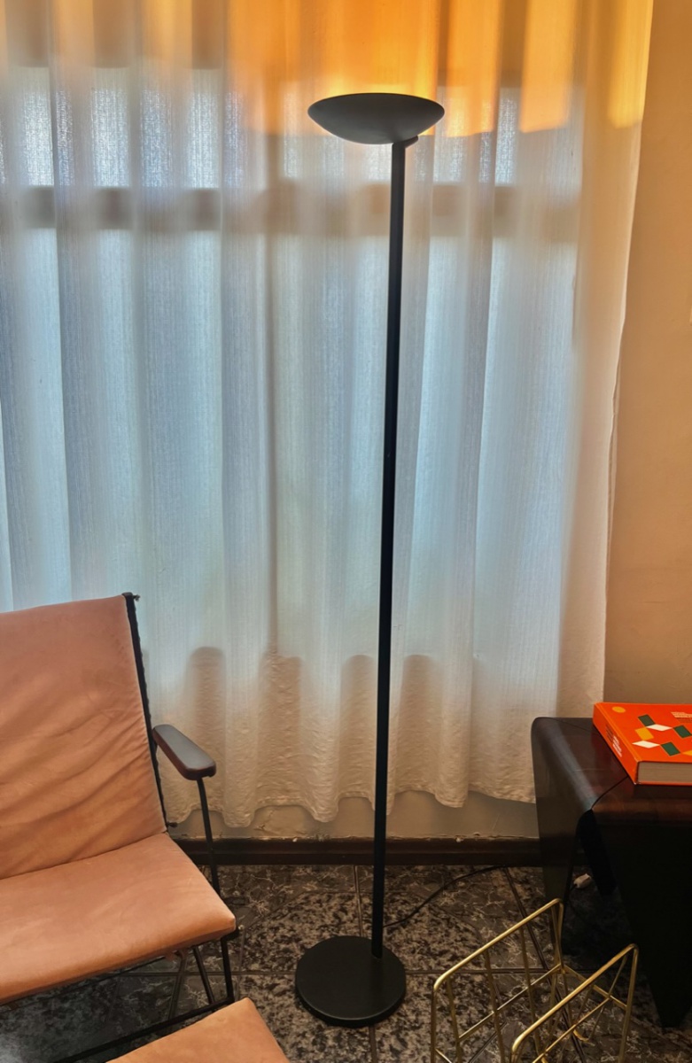 Dominici Autêntica luminária de piso com design único