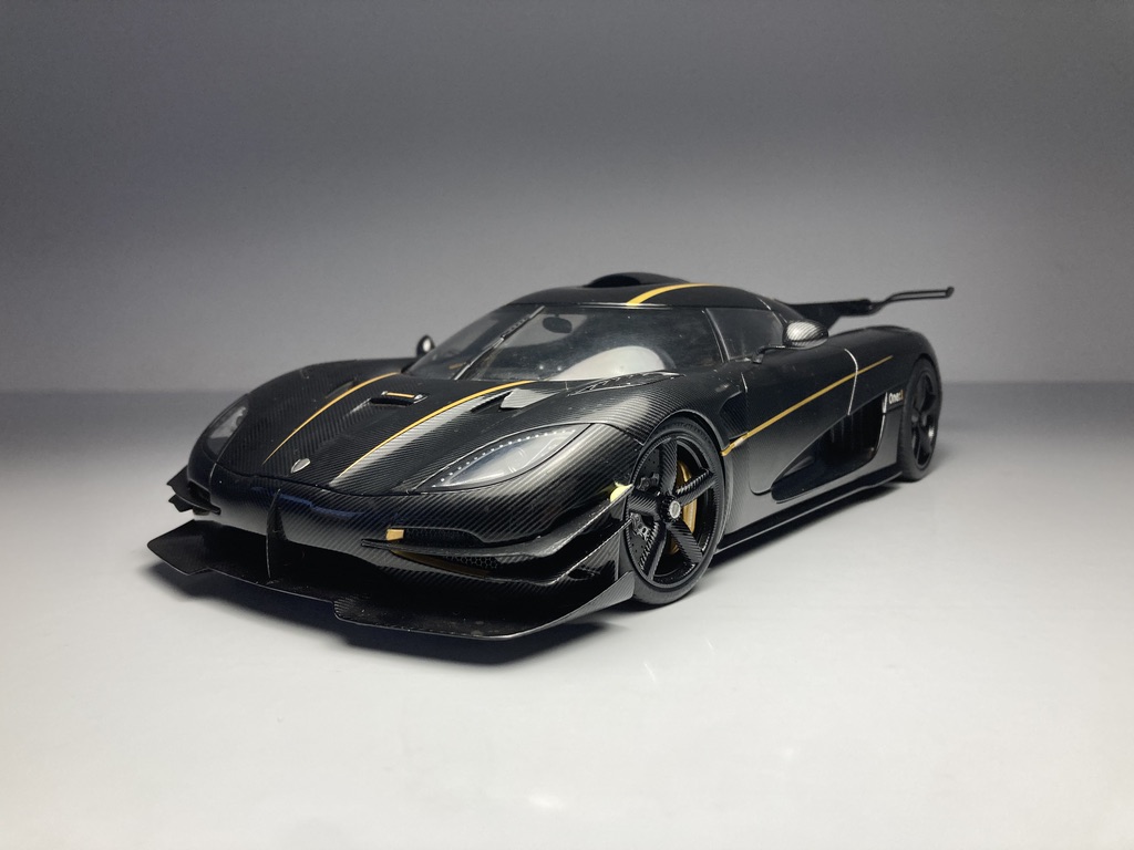 Koenigsegg One:1 Preto/Fibra de carbono AutoArt Escala