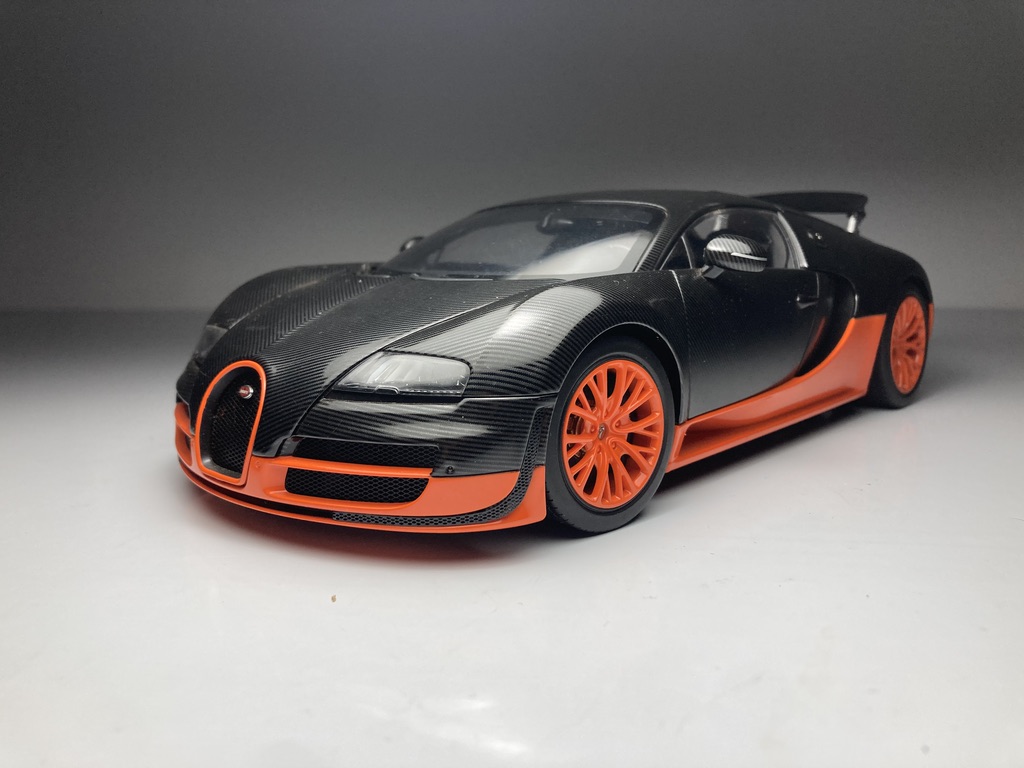 Bugatti Veyron 16.4 Super Sport Preto/Laranja AutoArt E
