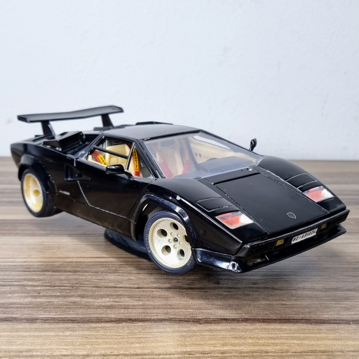 Bburago Lamborghini Countach (1988)黒 BBURAGO - Lamborghini Countach (1988) na cor preta - Es