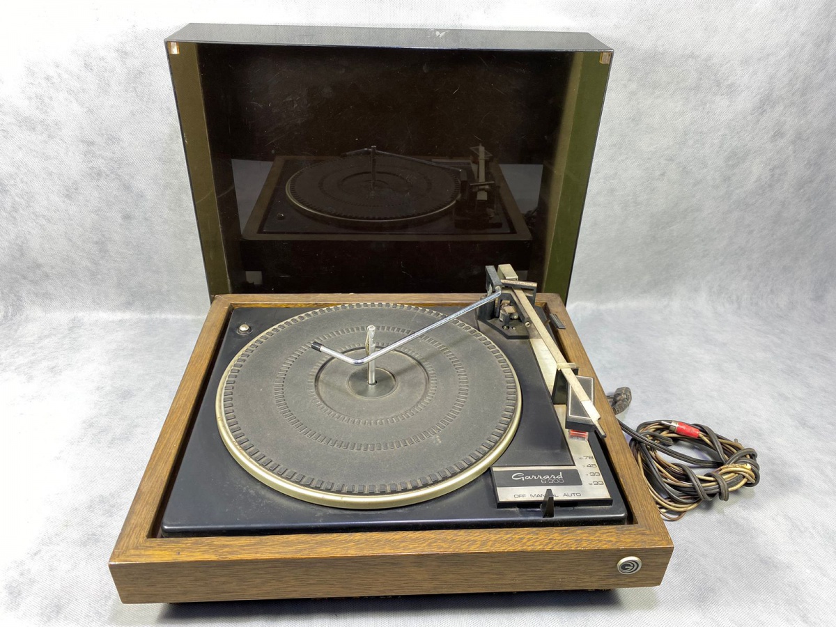 Toca discos Garrad Gradiente 6-300 (rotações 78, 45, 33