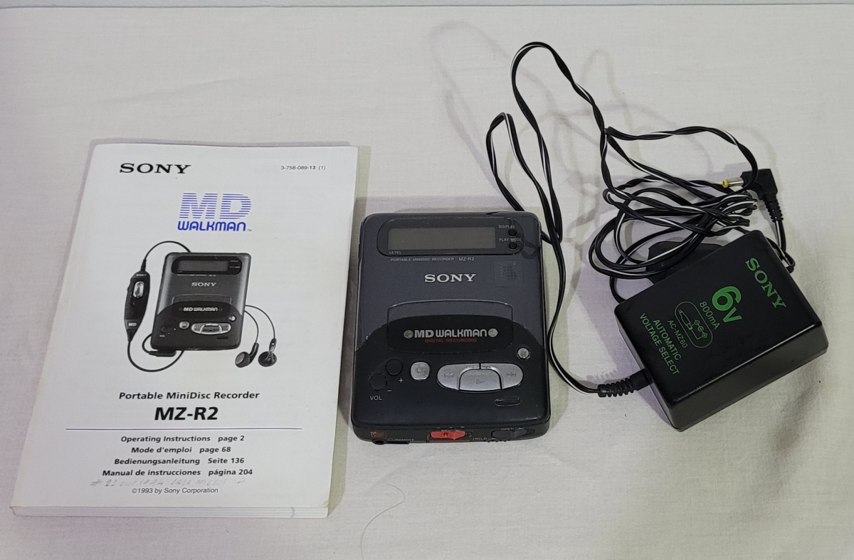 SONY MD WALKMAN MZ-R2 【ジャンク】 Sony MD Walkman Minidisc WORKING Recorder MZ R2 Mini Di