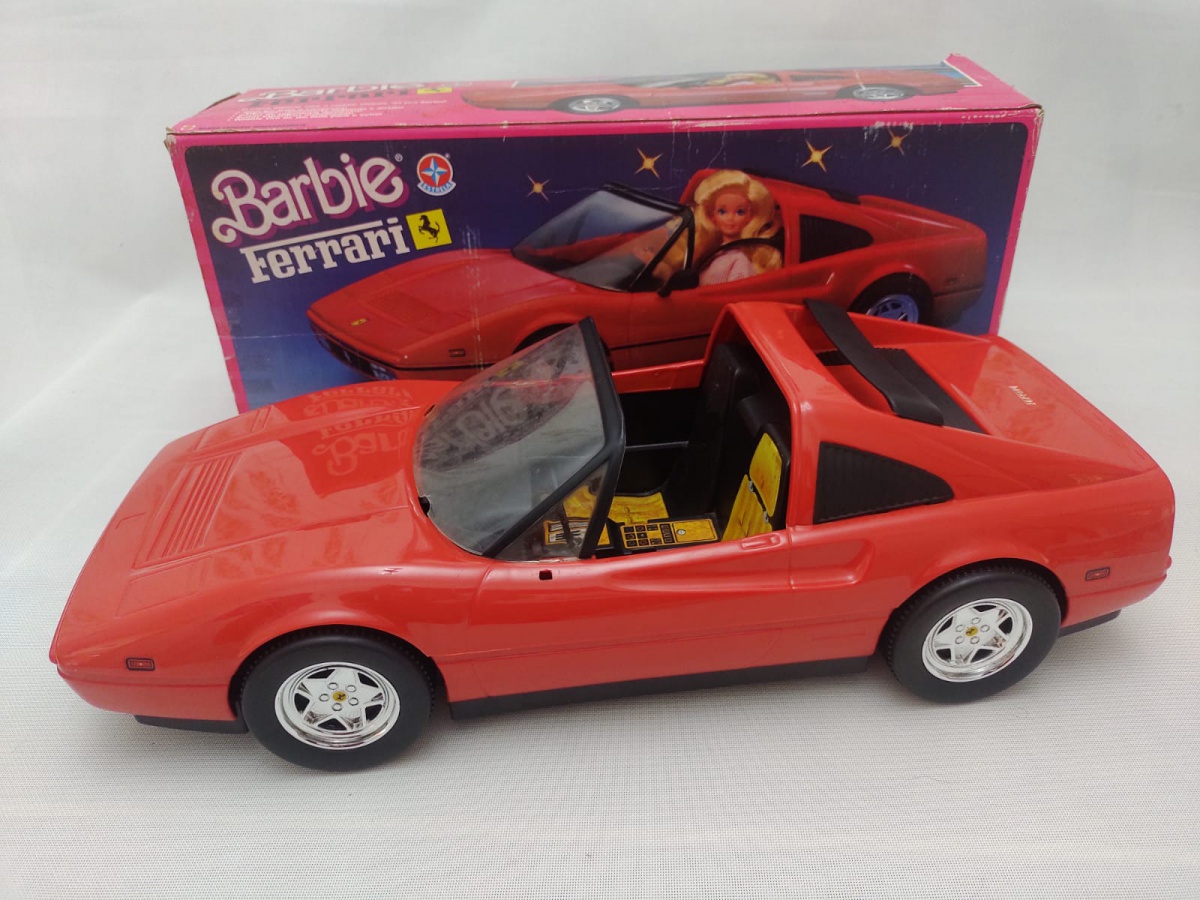 Carro Ferrari da Barbie da Estrela, na caixa, anos 80.P