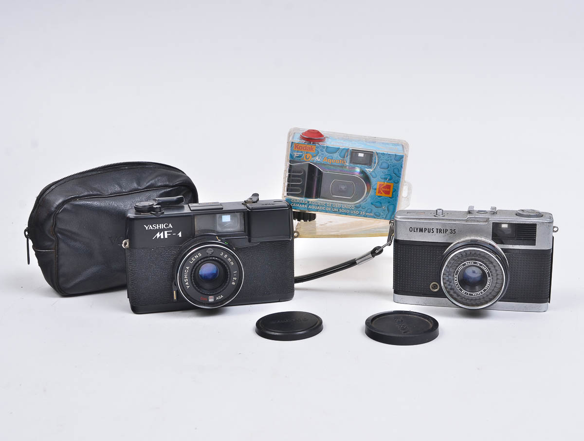 A Yashica MF-1 é uma câmera com visor fabricada pela Ya