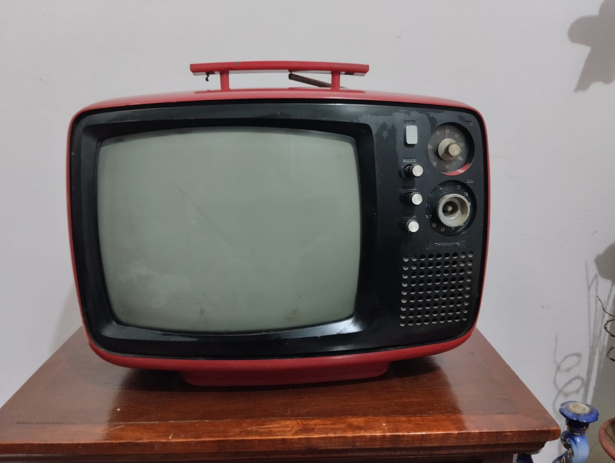 Antiga TV, marca Panasonic, Japão, modelo TR - 542 A, d