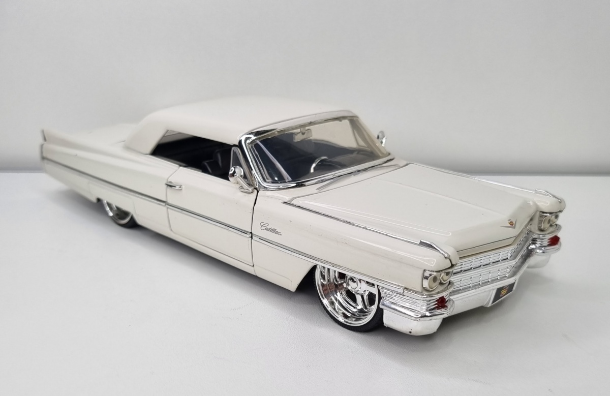Jada 1/24 1963 キャデラック 1963 Cadillac Coupe DeVille Blue Metallic and White Gradient